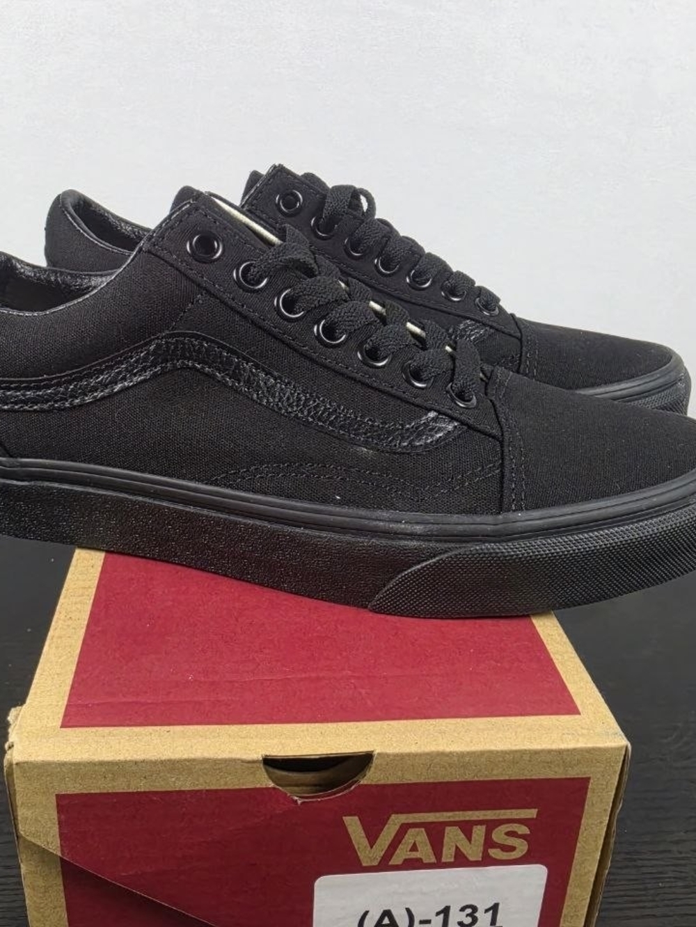 Vans Men's Old Skool Low-Top Skate Shoes - Black - Picture 3 of 8
